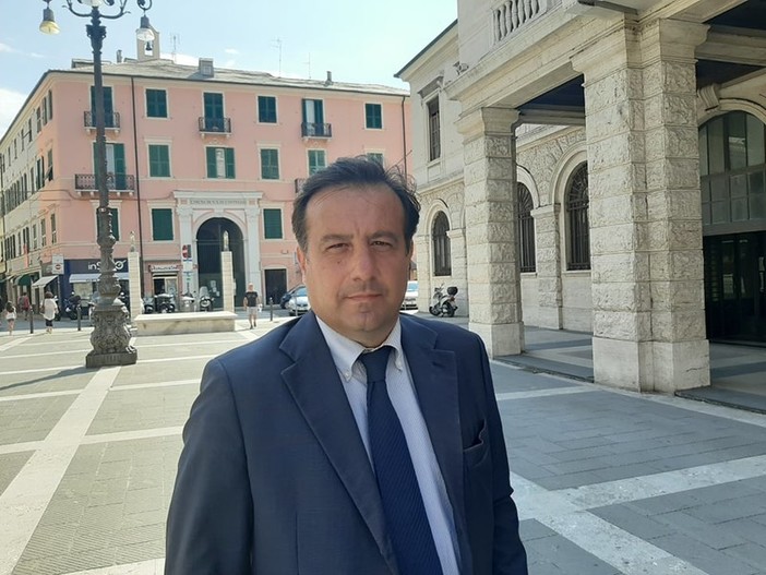 Raccolte firme per il degrado a Savona, il sindaco scuote la cittadinanza: &quot;State sereni, quella è una disabitudine nel dialogare. Discutiamo insieme&quot;