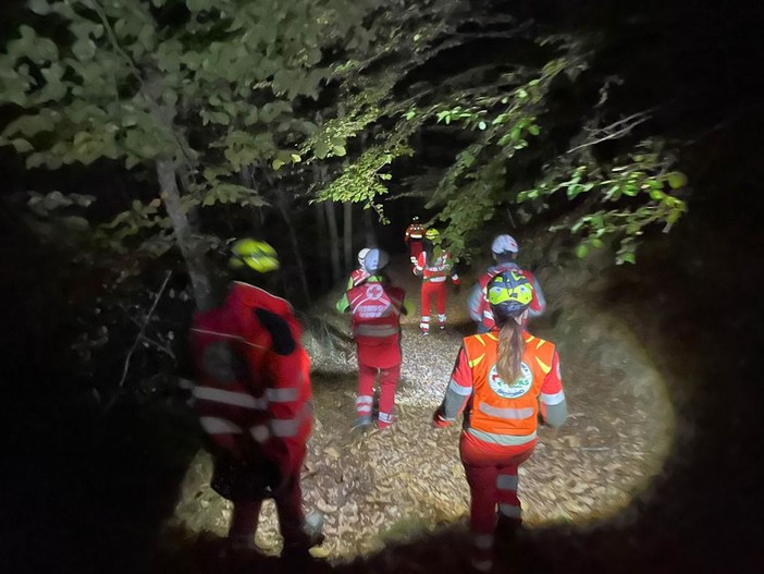 Fungaiolo 88enne si perde nel bosco: proseguono le ricerche a Calizzano