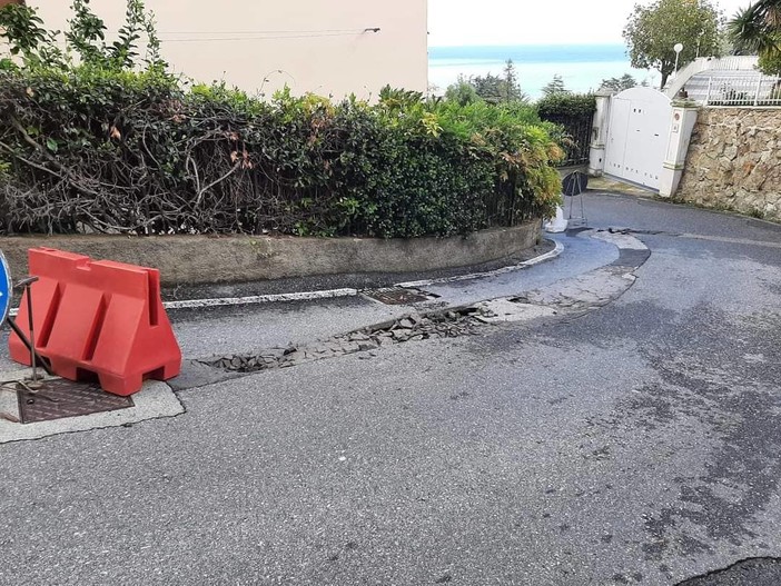 Rottura stradale ad Albissola, tratto a senso unico alternato. Vicesindaco Silvestro: &quot;Sono in corso le verifiche&quot;