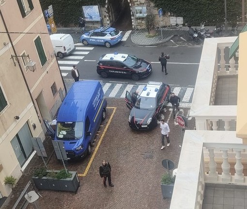 Laigueglia, rapina alla Bpm di piazza Preve: fermati i due malintenzionati armati di coltello