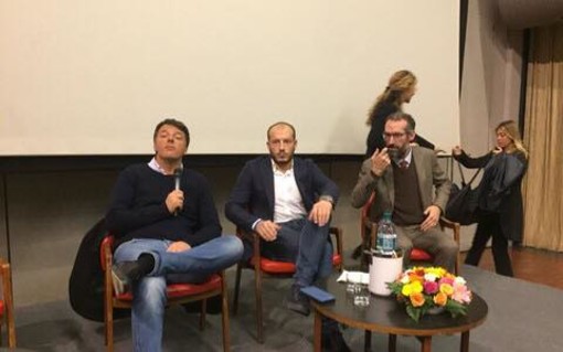Matteo Renzi è arrivato a Sanremo all'Ariston Roof per parlare di riforma della Pubblica Amministrazione, collegamento in DIRETTA