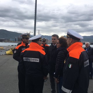 Il Governo fa la conta dei danni ai porti di Savona e Vado, il viceministro Rixi: &quot;Ci vuole un progetto importante per la sicurezza&quot; (FOTO e VIDEO)