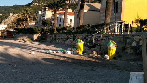 Finale, nei fine settimana potenziato il servizio raccolta rifiuti: più addetti e cestini gettacarte
