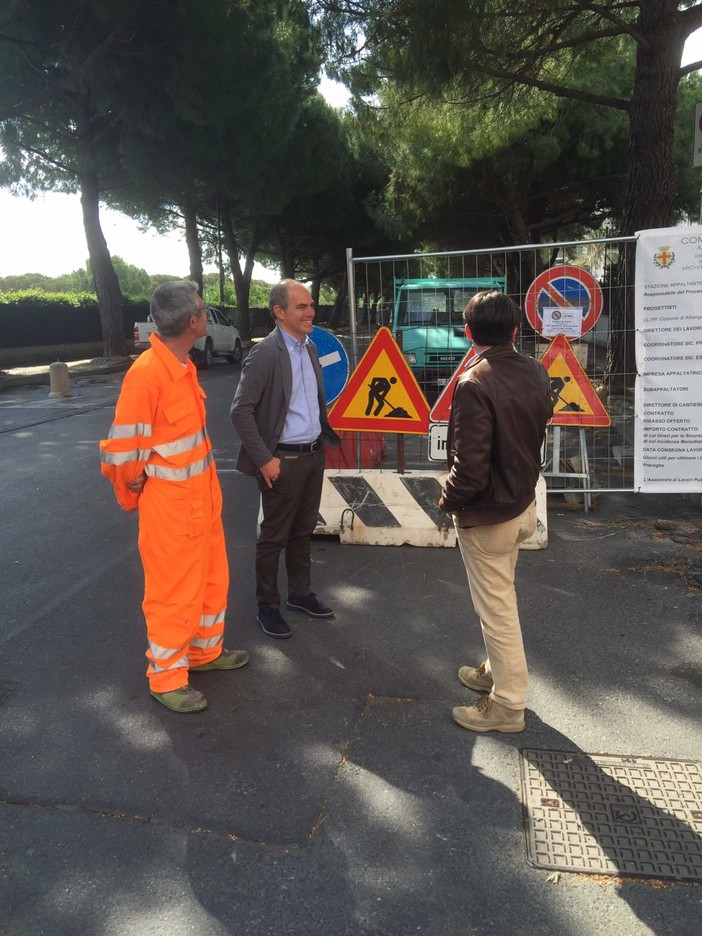 Albenga, a Vadino partito l'intervento rifacimento marciapiedi eliminazione radici invasive