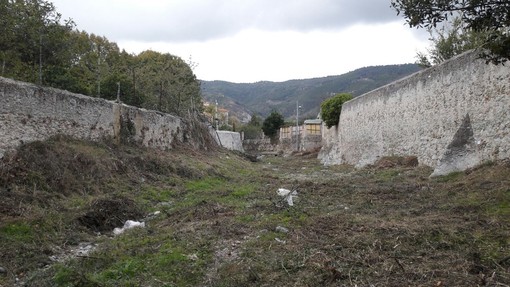 Entra nel vivo la pulizia dei rii di Spotorno (FOTO)