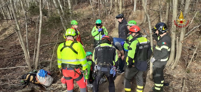 Caduta sul sentiero Rollercoaster: biker svizzero recuperato con l'elisoccorso