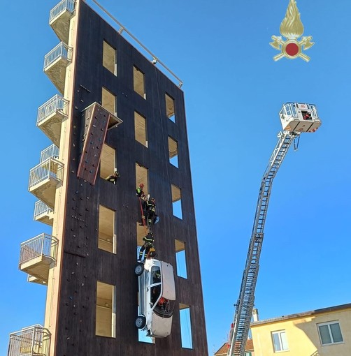 Santa Barbara a Savona, i vigili del fuoco celebrano la loro patrona in Duomo e nella caserma (FOTO)