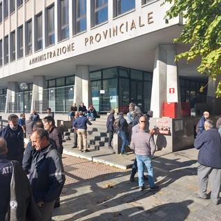 Sciopero Tpl, presidio sindacati e lavoratori sotto alla Provincia: &quot;Il tempo stringe, vogliamo risposte&quot; (FOTO E VIDEO)