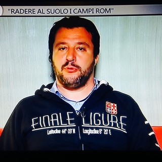 Salvini ad &quot;8 e mezzo&quot; con la felpa di Finale, Piccardi: &quot;Doloroso vedere nome nostra città su uno che gioca carta del populismo razzista&quot;
