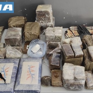 Albenga, trovato con chili di hashish, cocaina e marijuana: arrestato un 48enne albanese