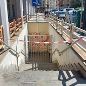 Savona, cadono pezzi d'intonaco dal sottopassaggio dalle scuole XXV Aprile, chiuso l'accesso