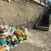 Spotorno, spiaggia delle Fornaci presa d'assalto ma manca ancora la struttura: &quot;Così è terra di nessuno&quot; (FOTO)