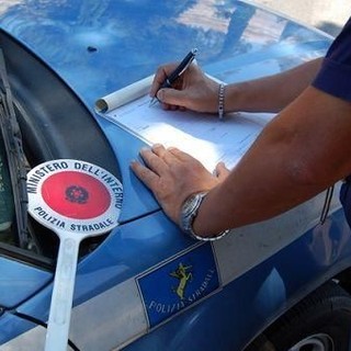 Auto contromano sulla A10: deceduto il camionista