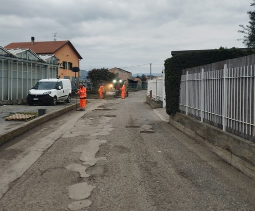 Leca d'Albenga, iniziati i lavori di asfaltatura in strada Cantone e Praie