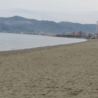 Savona, il Comune affida i lavori per demolire i manufatti di scarico delle acque bianche sulla spiaggia di via Nizza