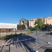 Secondo lotto della piscina Zanelli a Savona, si allarga l'area di cantiere: rimossi altri parcheggi