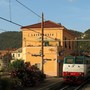 Pendolari, treno bloccato a Laigueglia: passeggeri costretti a cambiare convoglio