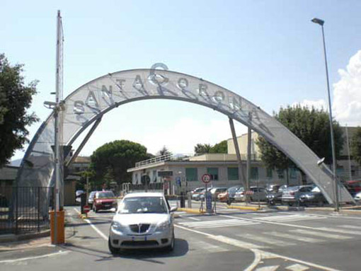 Infortunio sul lavoro ad Albenga: 40enne cade e perde i sensi. Trasportato in codice giallo al Santa Corona