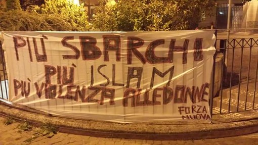 Striscioni di Forza Nuova a Cairo:&quot;Fuori i clandestini dall'Italia&quot;