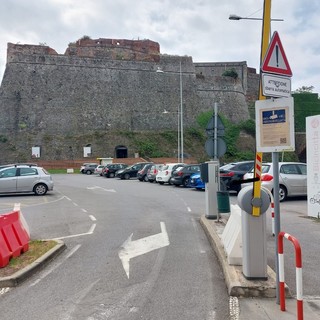 Sbarra alzata nel park sotto il Priamar, Ferrando (Ata): &quot;Problema con il funzionamento degli accessi&quot;