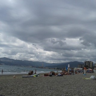 Savona: erosione della spiaggia delle Fornaci a causa dei moli soffolti?