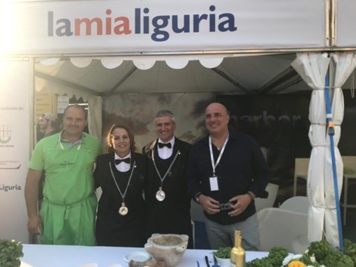 Pesto e focaccia abbracciano Barolo e il Piemonte: la Regione Liguria al festival Collisioni