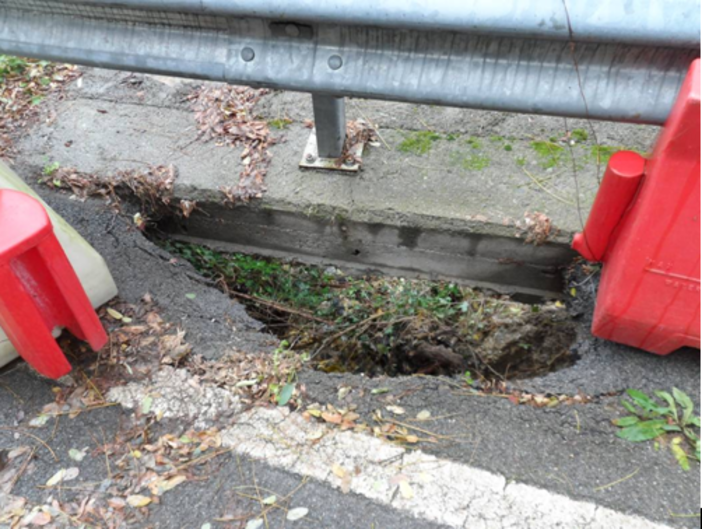 Buche, avvallamenti ed asfalto gruviera: in macchina sulla Provinciale 17 tra Rialto e Finale