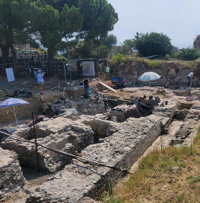 Savona, procedono gli scavi sul Priamar alla scoperta della cattedrale “scomparsa”: emergono le prime rivelazioni