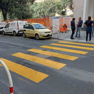 Restyling teatro Chiabrera, realizzate nuove strisce pedonali all'altezza del porticato