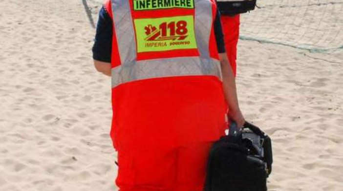 Alassio, accusa un malore sulla spiaggia: muore un anziano