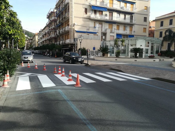 Alassio, al via il ridisegno della segnaletica stradale: attraversamenti pedonali 3D in via Dante