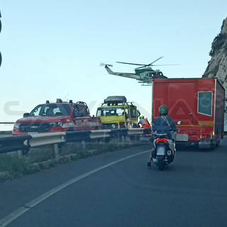 Bloccati sugli scogli di Capo Noli, tre stranieri recuperati con l'elisoccorso (FOTO e VIDEO)