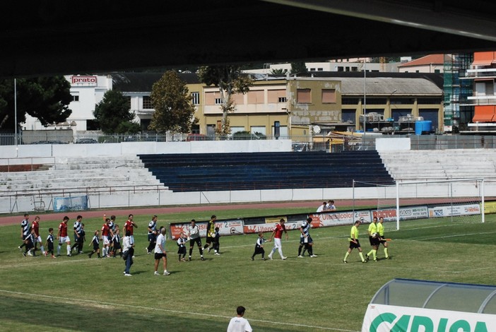 Calcio, per i tifosi biancoblu è il giorno del derby Savona-Sanremese