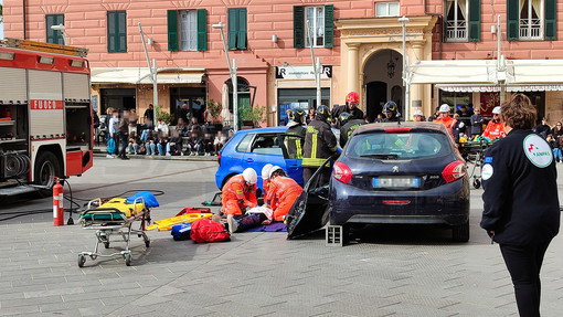 Finale, scuola di sicurezza, stradale e non solo, per far conoscere la &quot;macchina dei soccorsi&quot; ai giovani (FOTO)