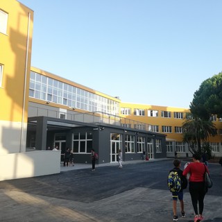 Andora inaugura la scuola media di Via Cavour dichiarata a rischio crollo a maggio