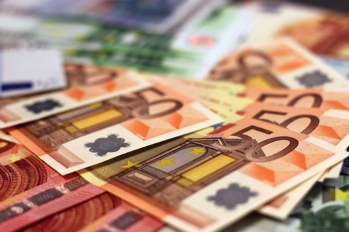 Controlli sull'uso del contante: chi movimenta più di 10 mila euro al mese verrà posto sotto la lente d'ingrandimento dei funzionari di Bankitalia