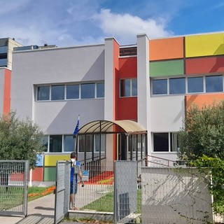 Savona, chiuso il cantiere per la ristrutturazione: la scuola De Amicis si colora