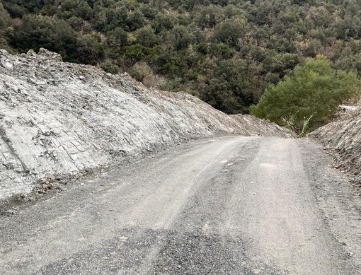 Frana di Ellera, percorribile la strada che collega Olmo a Casino