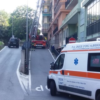 Cade in casa ad Albissola Marina: donna soccorsa da vigili del fuoco e 118 (FOTO)