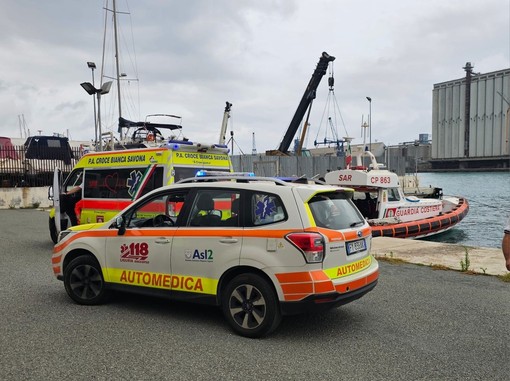 Rimedia un trauma cranico durante la crociera: turista soccorsa al largo di Savona dalla Guardia Costiera