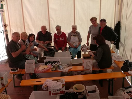 Andora, per la Festa di Santa Rita dopo la benedizione delle rose, tutti al lavoro per la sagra più antica di Liguria