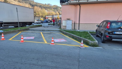 Millesimo, creati tre stalli di sosta “rosa” per donne in gravidanza e neo genitori