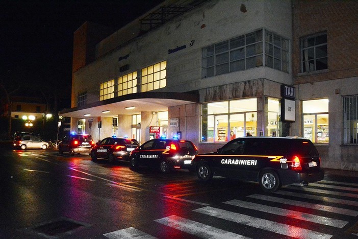 Controlli antidroga della Compagnia carabinieri di Albenga: 5 arresti, 16 denunce e 9 consumatori segnalati