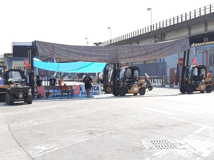 Savona, sciopero nazionale dei trasporti: i sindacati ascoltati in Prefettura (FOTO e VIDEO)