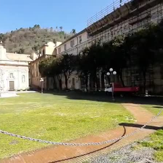 Savona, al Santuario una comunità al lavoro per aiutare Imelda Bassanello a finire il murales dal rondò