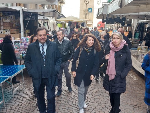 Esordisce il nuovo mercato del lunedì di Savona: la viabilità regge (FOTO e VIDEO)