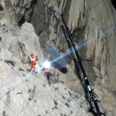 Capo Noli, sostituite nella notte trascorsa le reti paramassi (VIDEO)