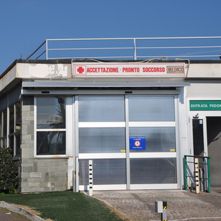 Auto finisce fuori strada. Tanta paura ma nessun ferito