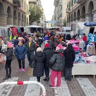 Savona, il Comune redige la graduatoria degli ambulanti spuntisti per mercato del lunedì, fiera di Santa Rita e di Natale