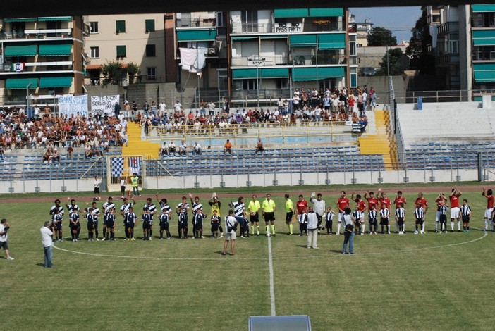 Calcio, domani al Bacigalupo sbarca la Canavese, Striscioni pronti a vincere